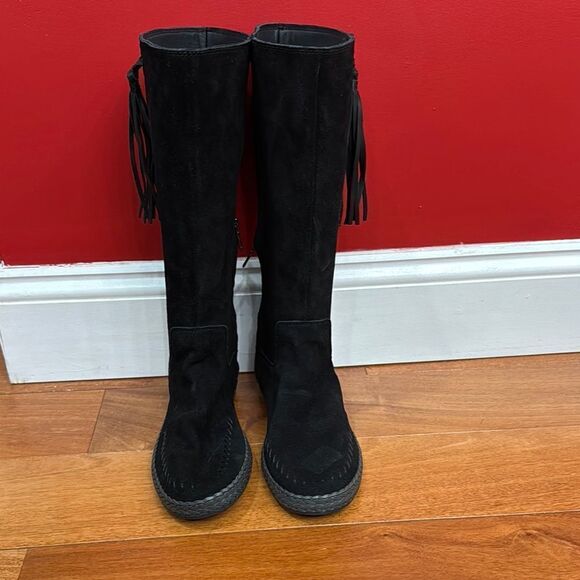 NWOT Ugg Kelleen Black Suede Knee-High Boots with Tassel size 8 - Picture 1 of 12